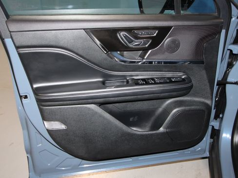 Used 2025 Lincoln Corsair FWD image 5