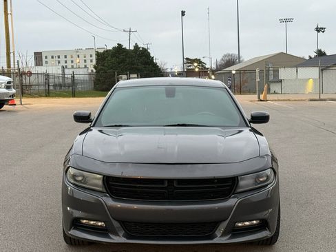 Used 2017 Dodge Charger SXT w/ Blacktop Package image 5