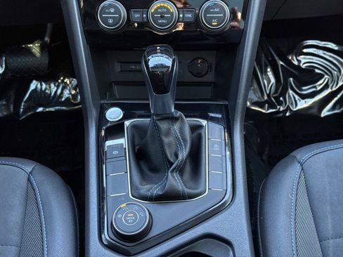 Used 2024 Volkswagen Taos SE image 7