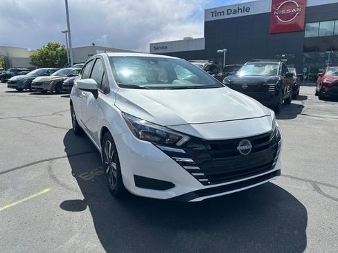 New 2025 Nissan Versa SV w/ Trunk Package FWD image 3