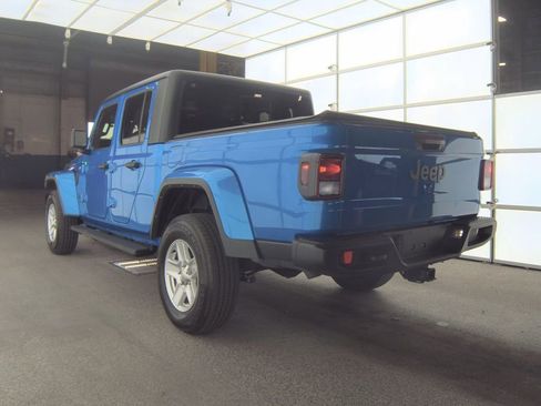 Used 2022 Jeep Gladiator Sport AWD/4WD image 4