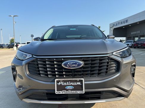 Used 2025 Ford Escape SE FWD image 2