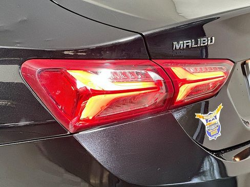 Used 2022 Chevrolet Malibu LT FWD image 23