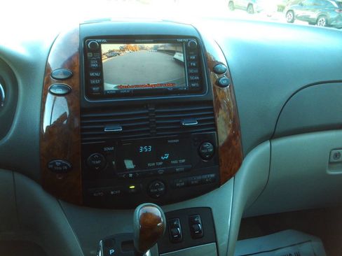 Used 2006 Toyota Sienna XLE Limited image 27