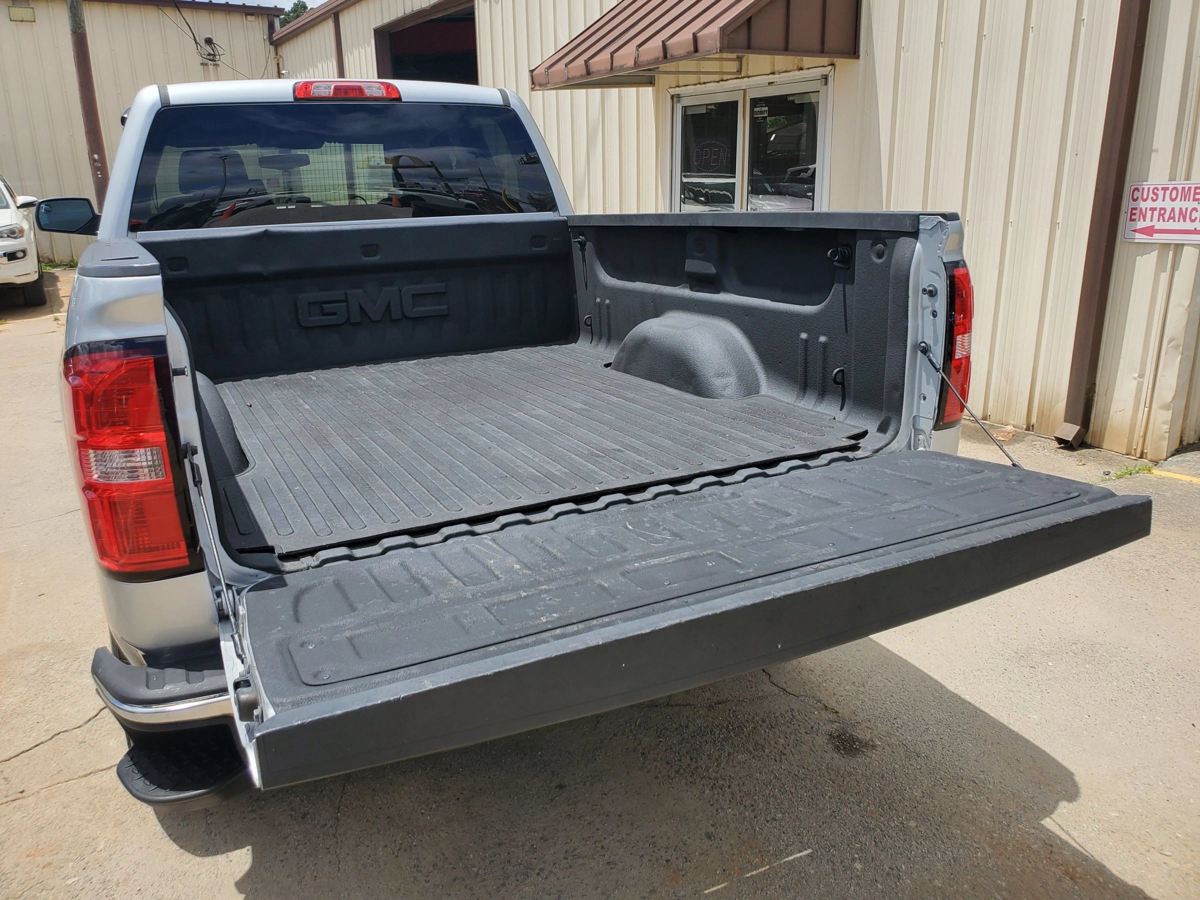 Used 2017 GMC Sierra 1500 SLE w/ SLE Value Package AWD/4WD image 50