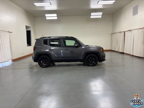 Used 2020 Jeep Renegade Altitude FWD image 1