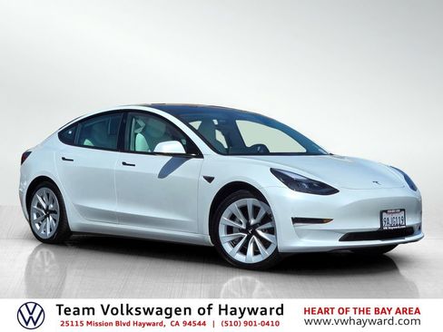 Used 2021 Tesla Model 3 Standard Range Plus RWD image 1