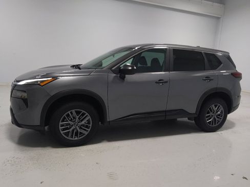 Used 2024 Nissan Rogue S AWD/4WD image 2