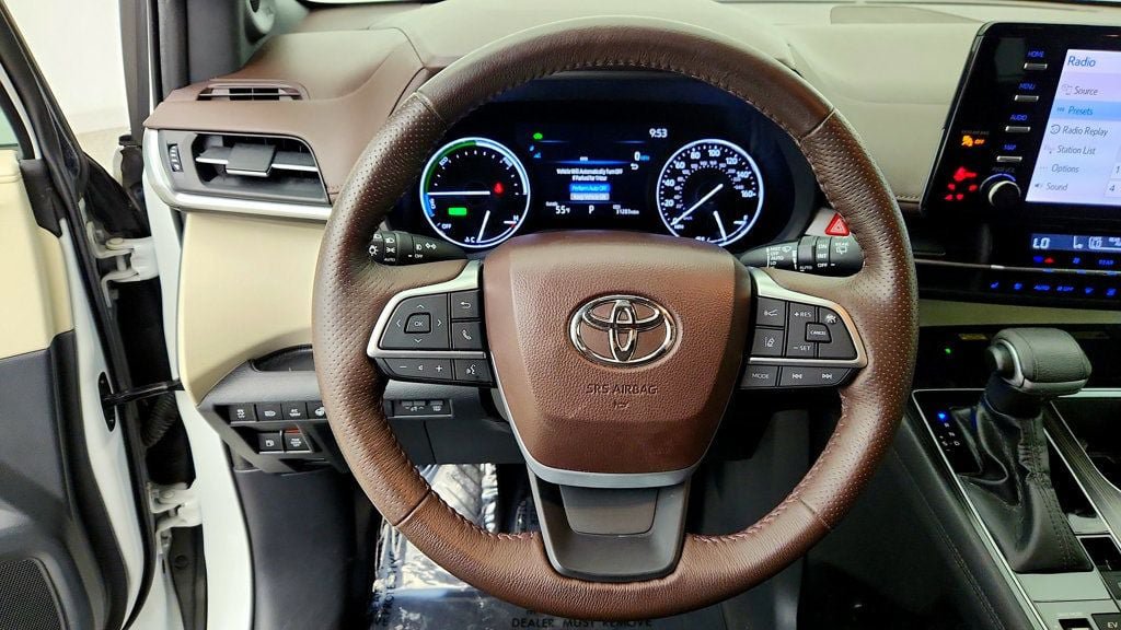 Used 2021 Toyota Sienna Platinum AWD/4WD image 14