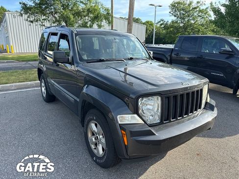 Used 2010 Jeep Liberty Sport w/ Popular Equipment Group AWD/4WD image 3