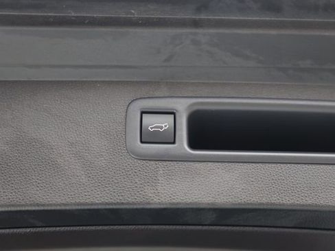 Used 2021 Toyota Highlander XLE image 11