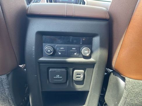 Used 2019 Chevrolet Traverse High Country w/ LPO, Cargo Package AWD/4WD image 22