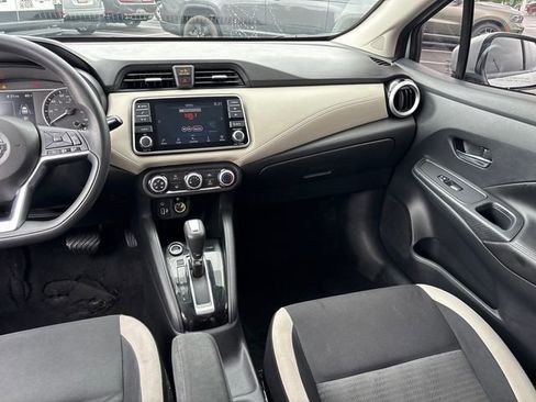 Used 2020 Nissan Versa SV FWD image 11