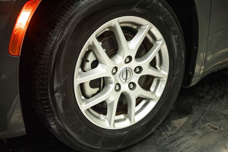 Used 2023 Chrysler Pacifica Touring-L FWD image 3