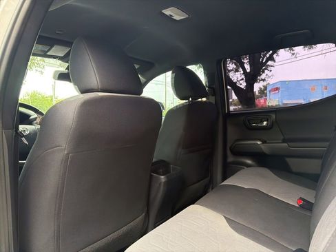 Used 2020 Toyota Tacoma TRD Sport AWD/4WD image 19