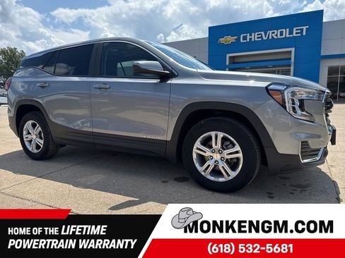 Used 2024 GMC Terrain SLE image 1