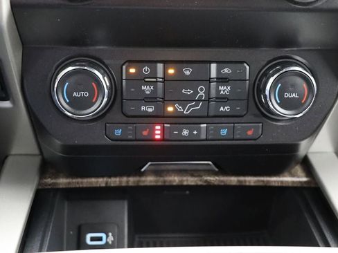 Used 2019 Ford F250 Lariat w/ Lariat Value Package image 27