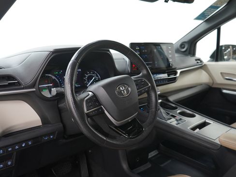 Used 2021 Toyota Sienna Limited AWD/4WD image 28