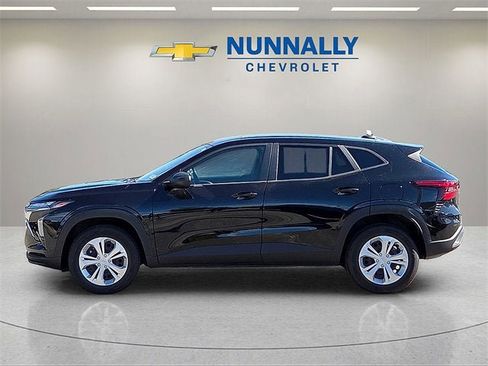 Certified 2025 Chevrolet Trax LS image 2