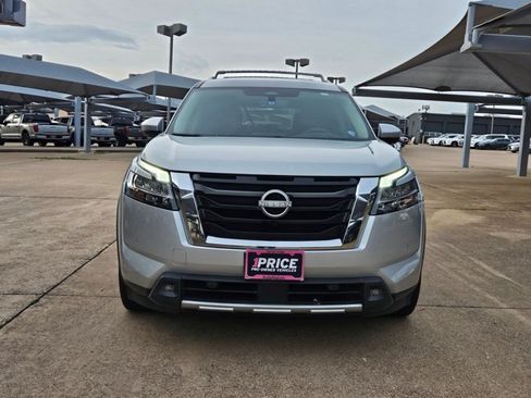 Used 2023 Nissan Pathfinder SL FWD image 2