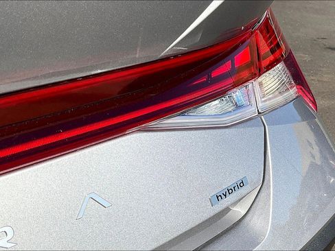 New 2025 Hyundai Elantra SEL image 9