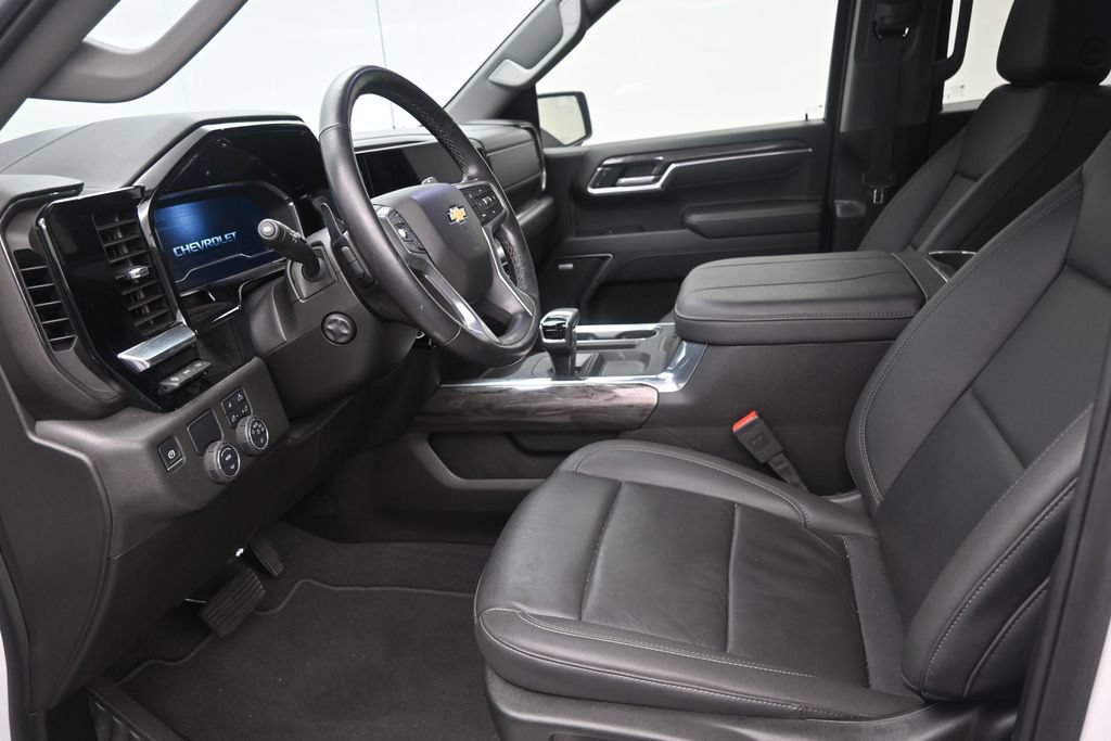Used 2025 Chevrolet Silverado 1500 LTZ w/ Technology Package RWD image 12