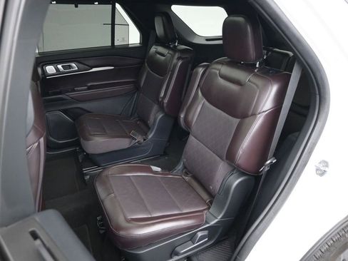 Used 2025 Ford Explorer Platinum RWD image 14