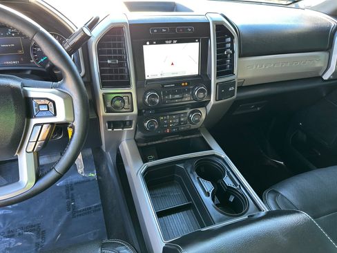 Used 2018 Ford F350 Lariat w/ Chrome Package image 29