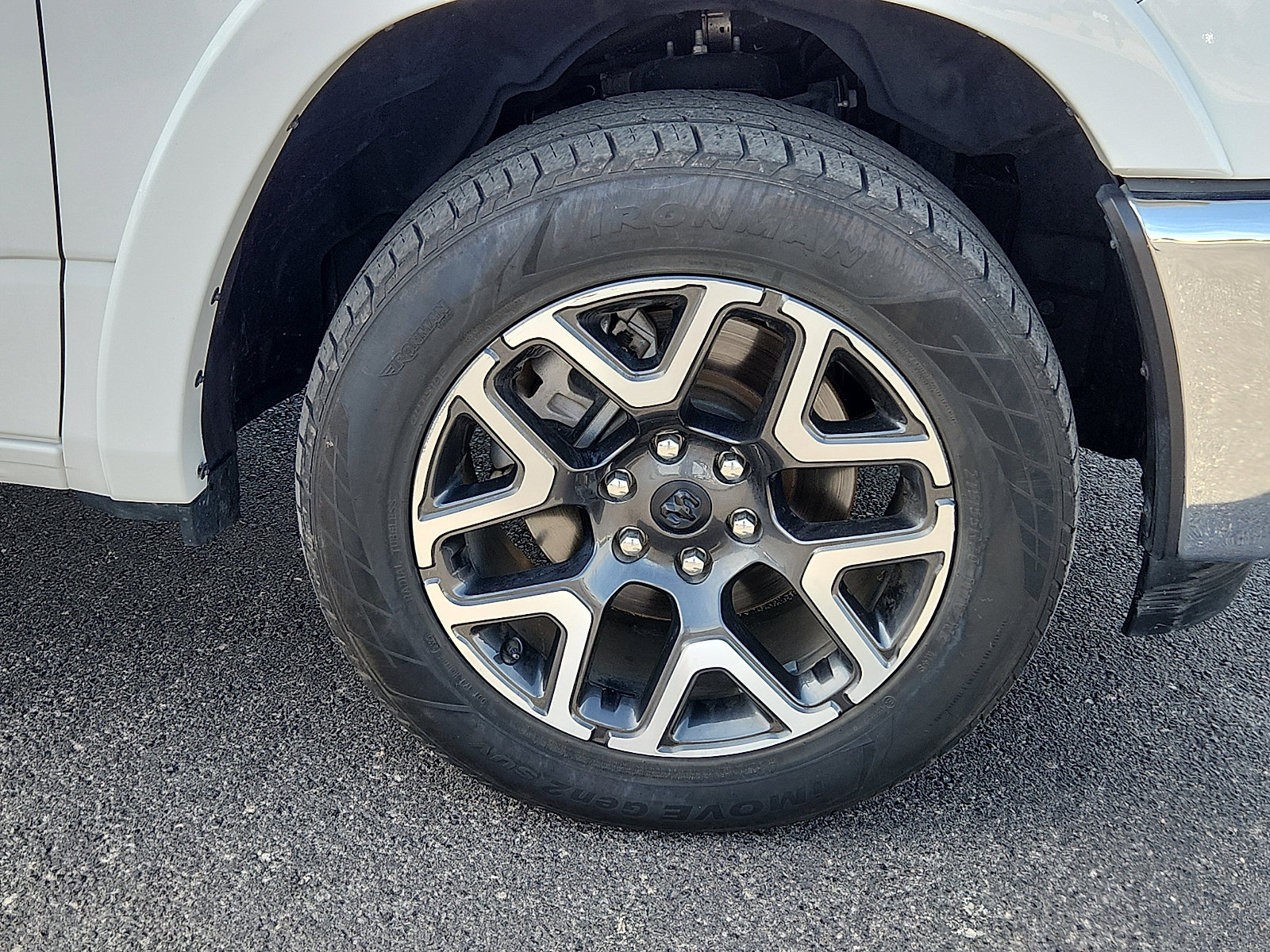 Used 2025 RAM 1500 Laramie AWD/4WD image 7