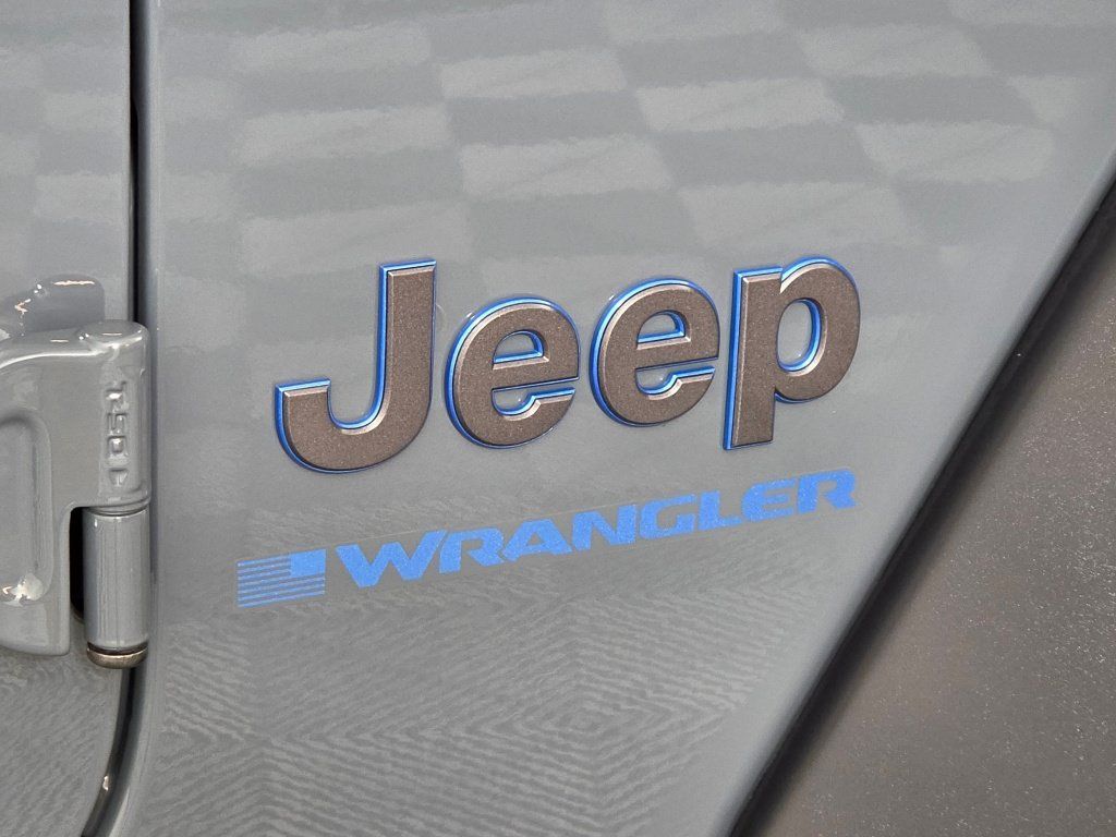 Used 2024 Jeep Wrangler Unlimited AWD/4WD image 44