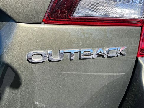 Used 2018 Subaru Outback 2.5i Limited image 10