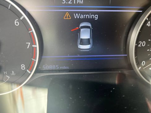 Used 2024 Nissan Altima 2.5 SV FWD image 5