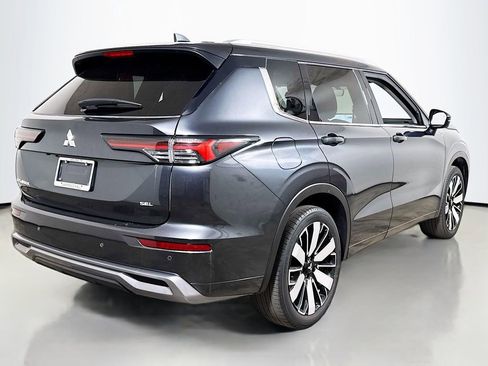 Used 2025 Mitsubishi Outlander SEL image 4
