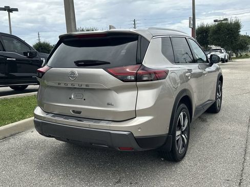 Used 2025 Nissan Rogue SL w/ SL Premium Package FWD image 7