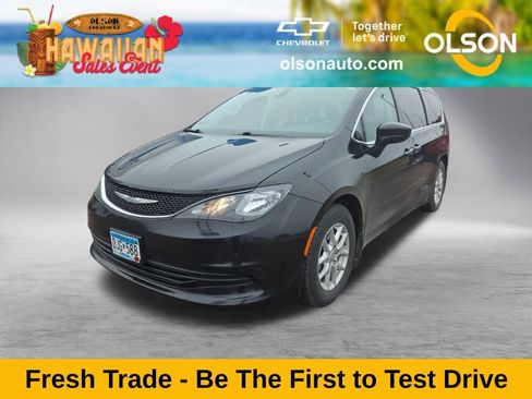 Used 2017 Chrysler Pacifica LX image 1