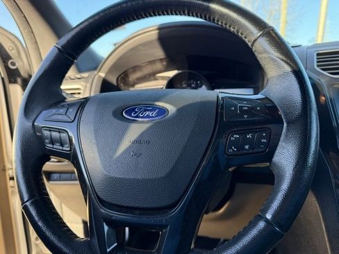 Used 2017 Ford Explorer XLT w/ Equipment Group 202A image 8
