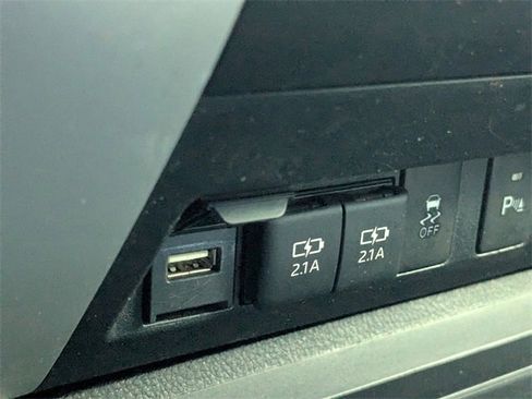 Used 2021 Toyota Tundra Limited w/ Limited Premium Package image 24