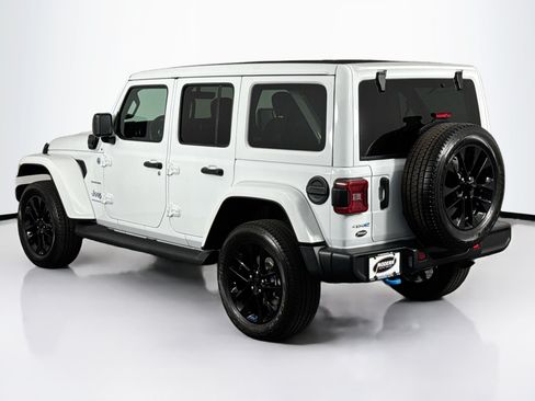Used 2023 Jeep Wrangler Unlimited Sahara w/ Cold Weather Group AWD/4WD image 9