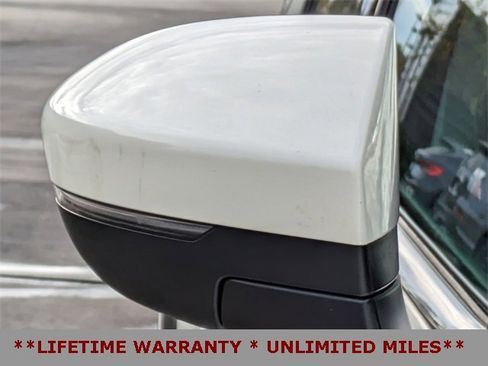 Used 2022 Nissan Pathfinder SV image 13