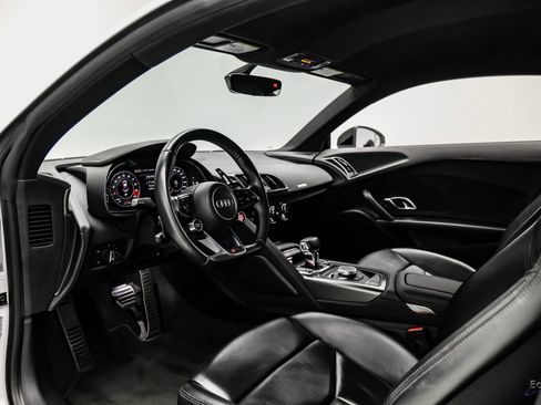 Used 2018 Audi R8 V10 RWD image 44