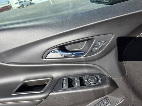 Used 2018 Chevrolet Equinox Premier image 8