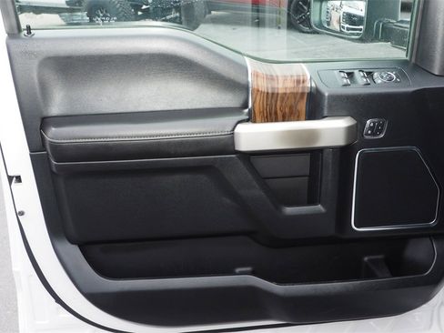 Used 2019 Ford F150 Lariat w/ Equipment Group 501A Mid image 14