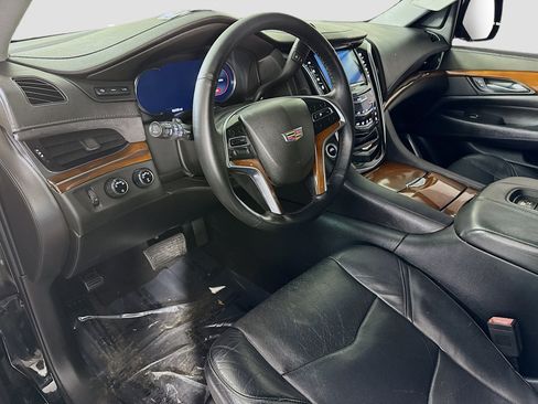 Used 2018 Cadillac Escalade Luxury image 22