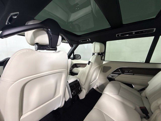 New 2026 Land Rover Range Rover Long Wheelbase SE AWD/4WD image 24