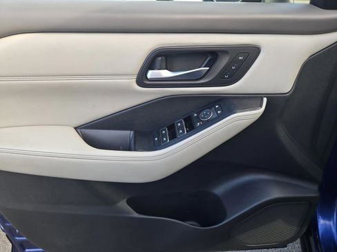 Used 2022 Nissan Rogue SL w/ SL Premium Package image 19