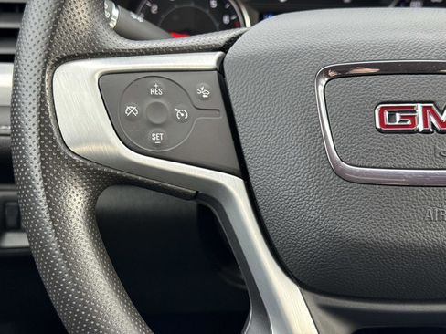 Used 2023 GMC Acadia SLE image 8