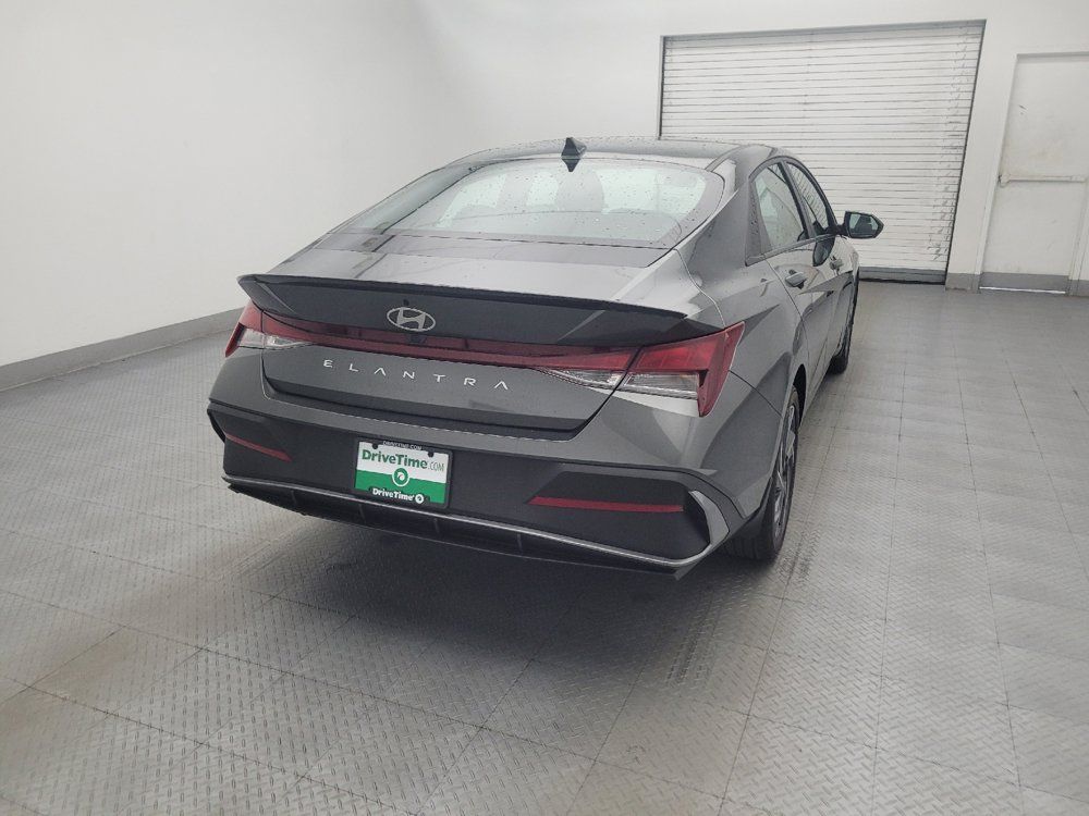 Used 2025 Hyundai Elantra Sport FWD image 7