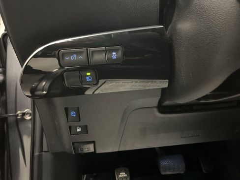 Used 2020 Toyota Prius Prime XLE image 12