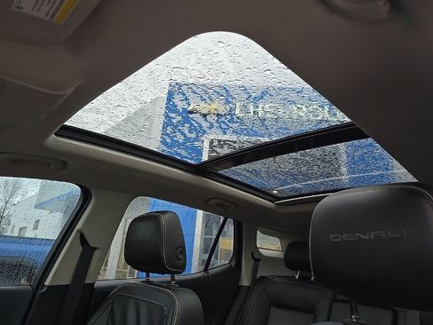 Used 2018 GMC Terrain Denali w/ Advanced Safety Package image 22