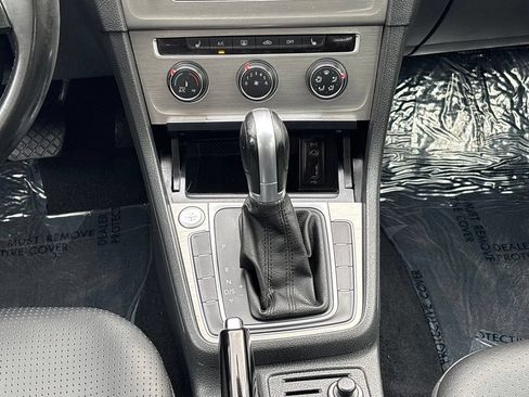 Used 2017 Volkswagen Golf S FWD image 55